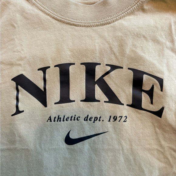 Nike women’s Crop Tank - Size S - Picture 6 of 6